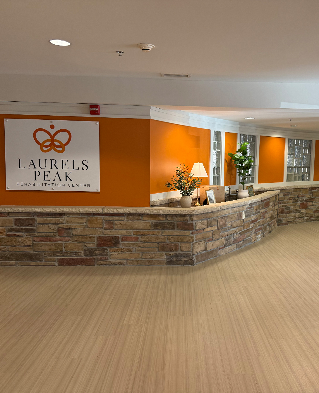 An exterior shot of Laurels Peak Rehabilitation Center in Mankato, Minnesota.